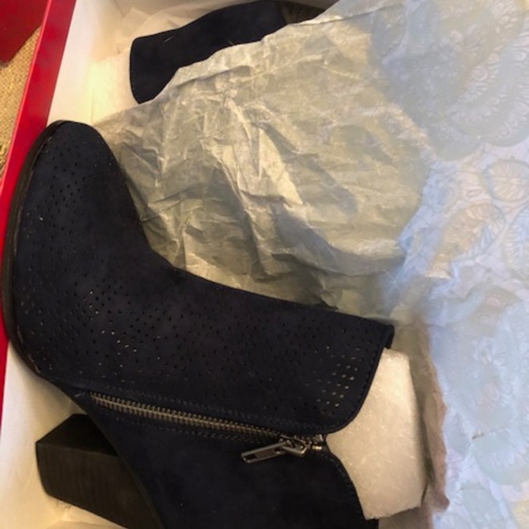 Carlos by Carlos Santana Women's HACEY Ankle Boot - Picture 5 of 5